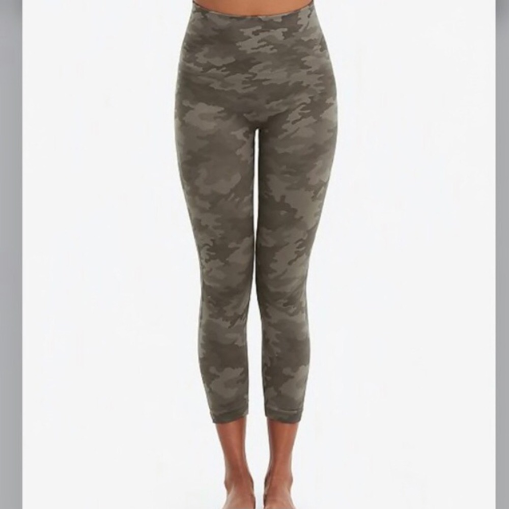 Spanx Look at me know camo leggings cropped capri camouflage casual classic